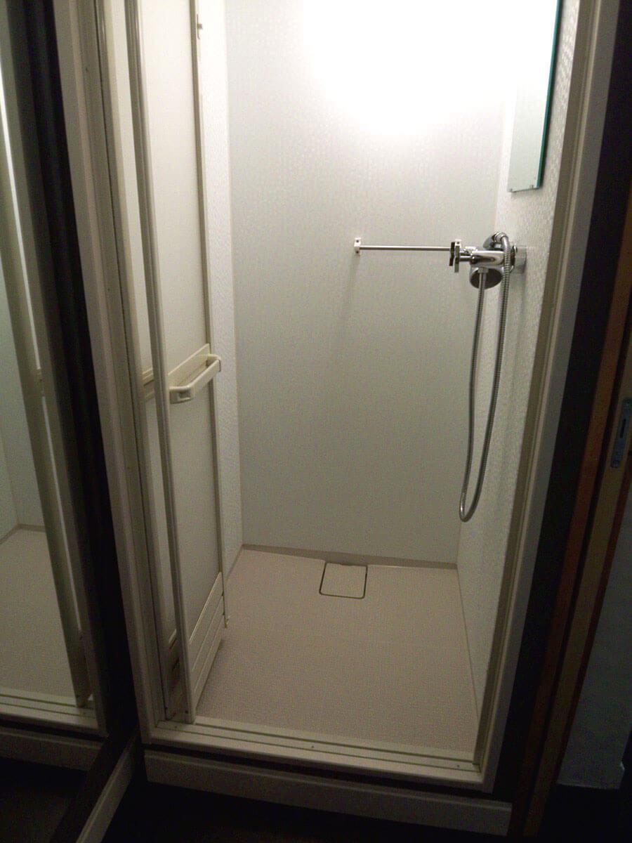 潔くシャワーにしてトイレをゆったりと。