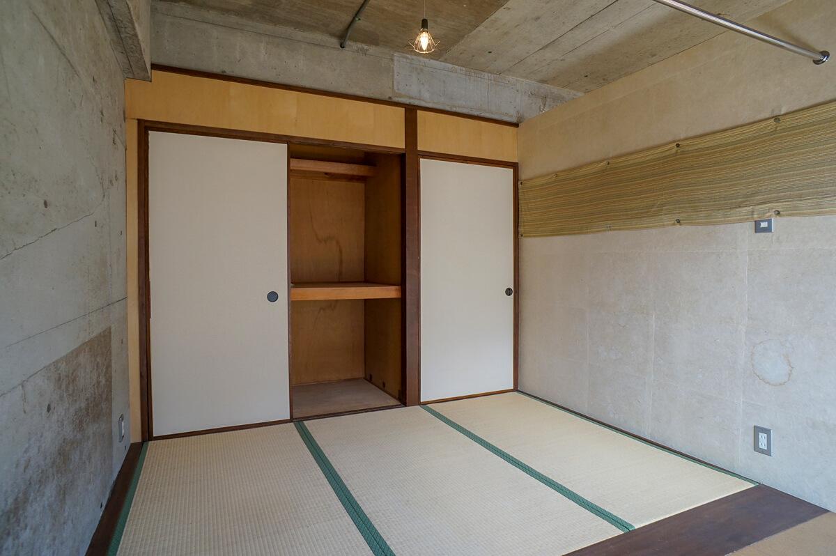 押し入れあり