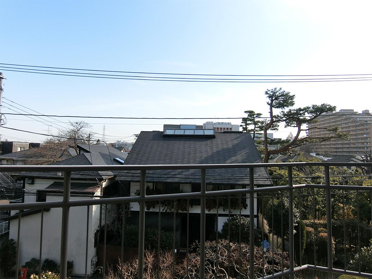 バルコニーからの眺望はこのような感じ。秋は紅葉が綺麗
