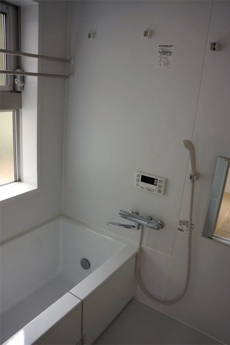 横浜市保土ヶ谷区西谷町の賃貸物件/浴室にも窓があります。