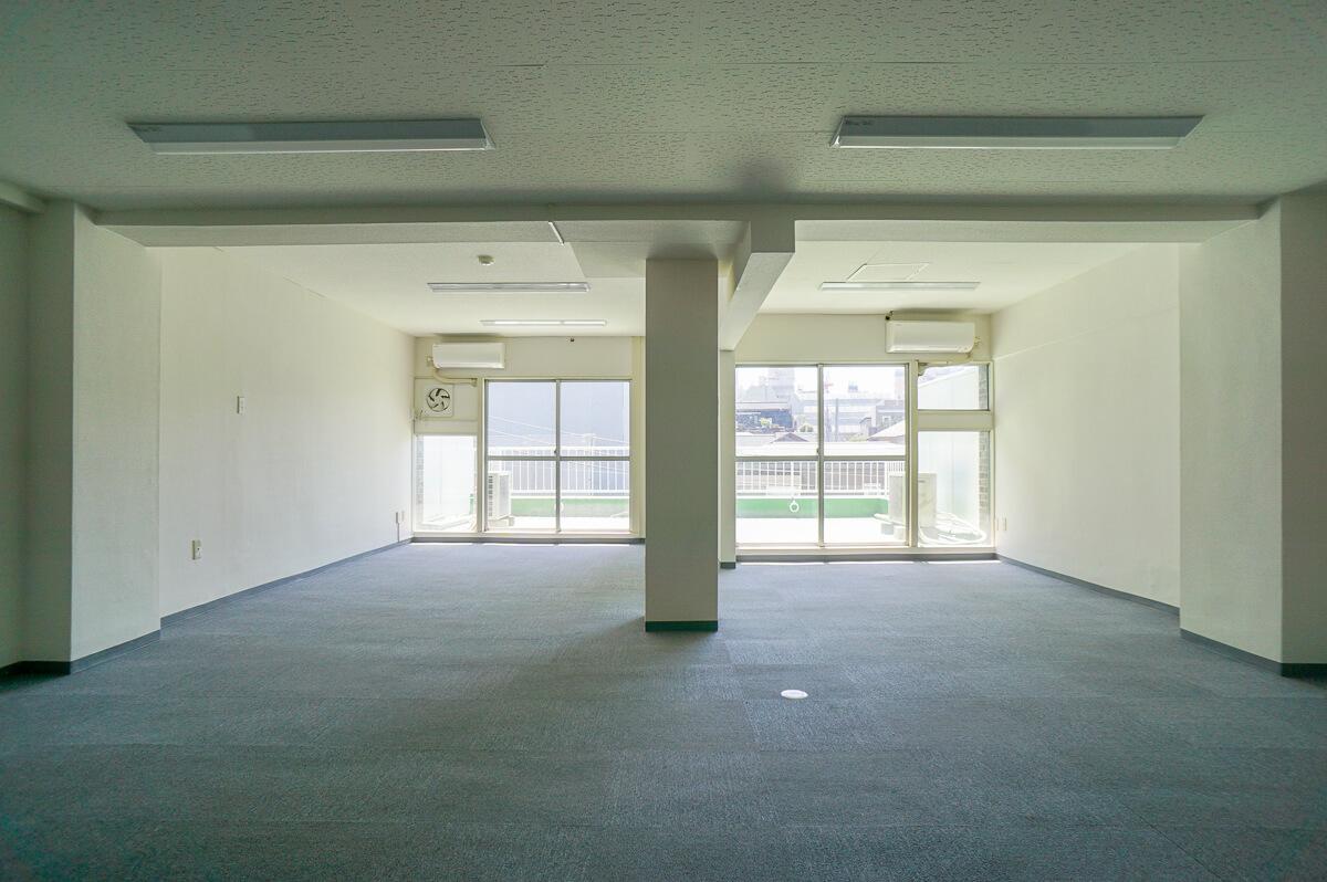 現状はごく普通のオフィス仕様