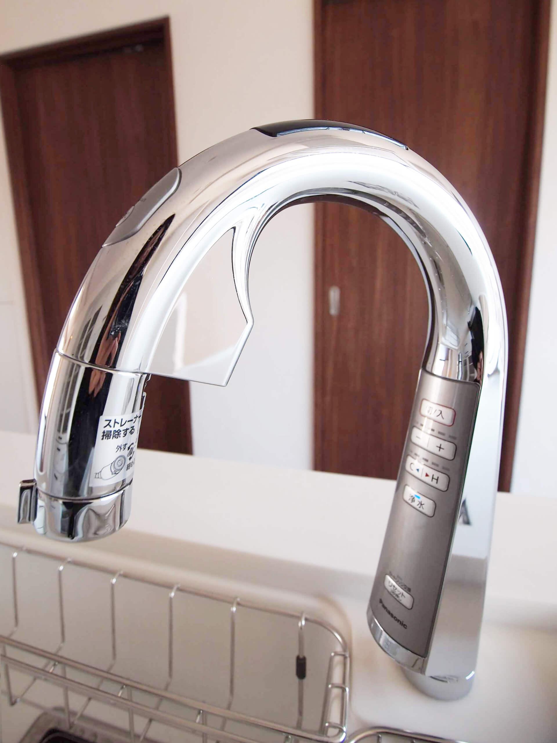 センサーで水の給水止水がコントロールできたりと多機能な水栓