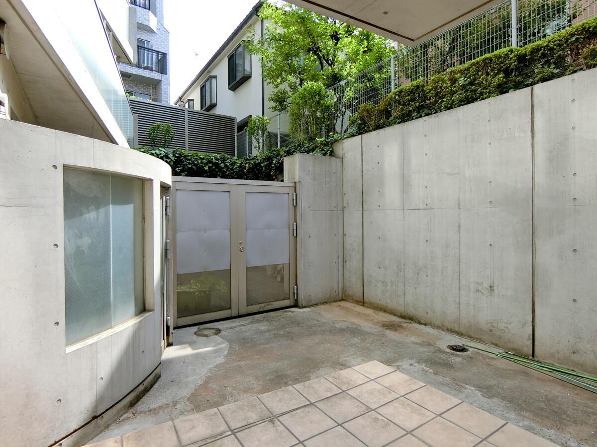 地下1階:約28㎡のテラス