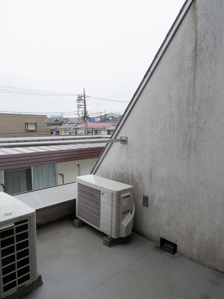 バルコニー。あいにくの空模様ですがぬけ感があります