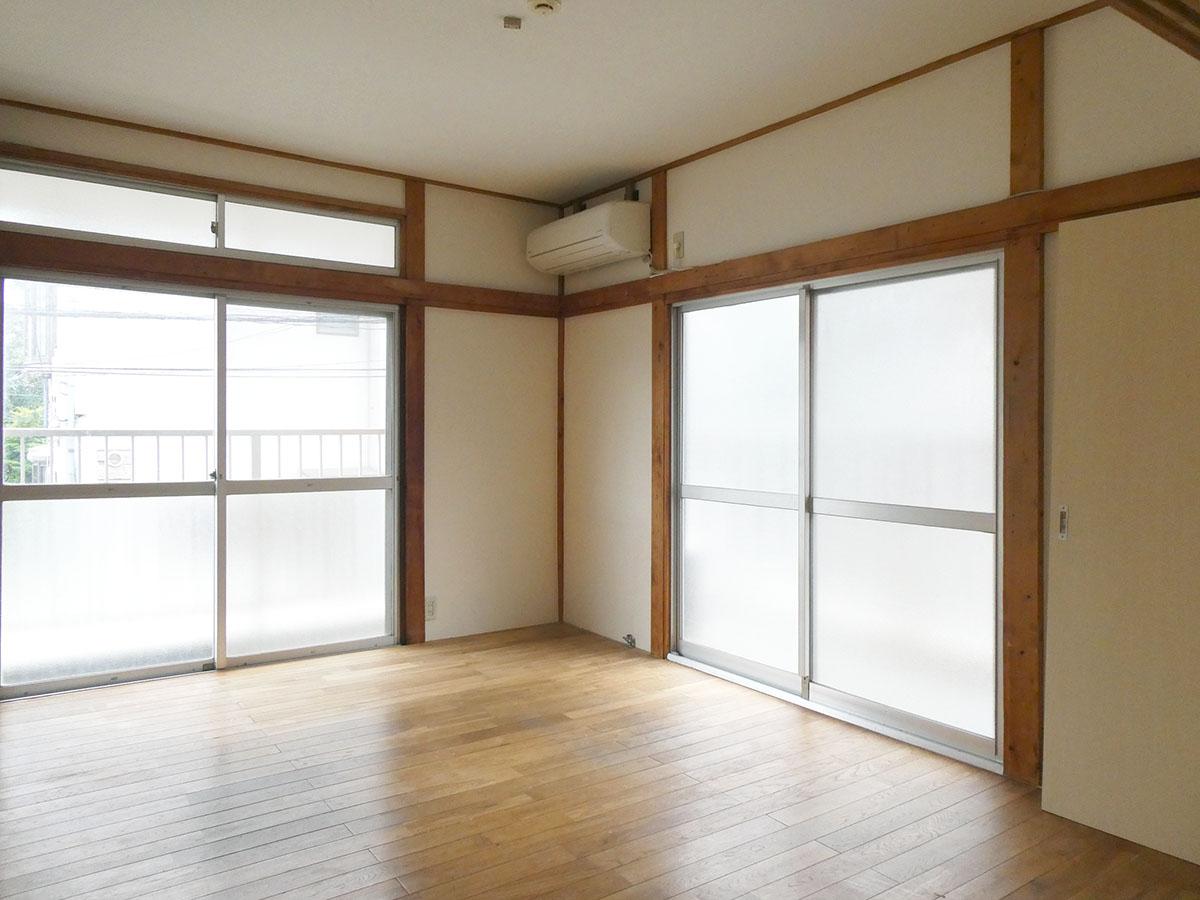 フローリングは無垢材で心地よい