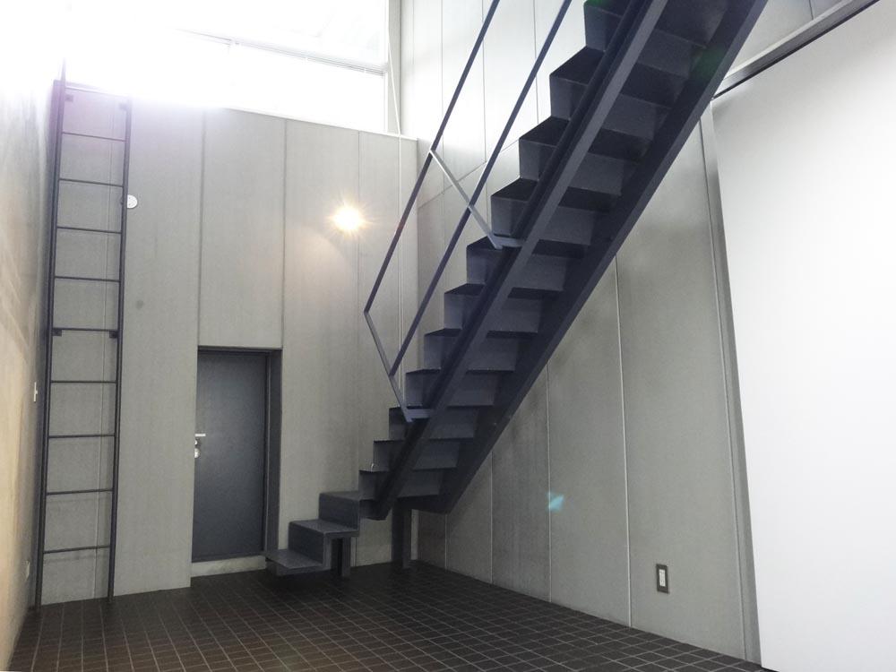 横浜市青葉区青葉台の賃貸物件/上部に設けられた大開口から光が入ります