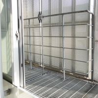 横浜市青葉区青葉台の賃貸物件/バルコニーの床はグレーチング