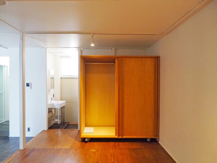 目黒区原町の賃貸物件/キャスター付きの収納。床下収納もあります