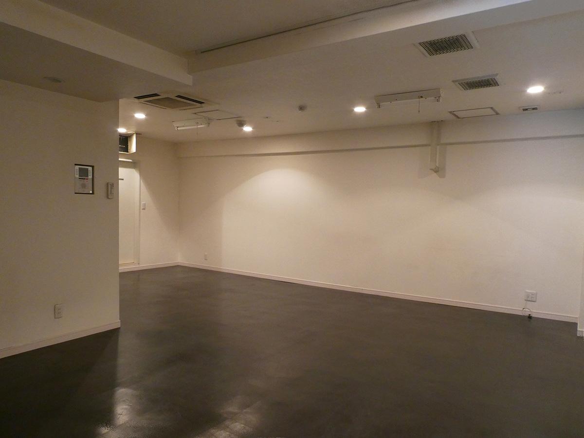 左奥に水回りがまとまっている