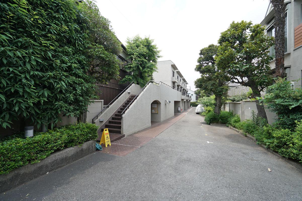 山王の地によく似合う、低層のマンション