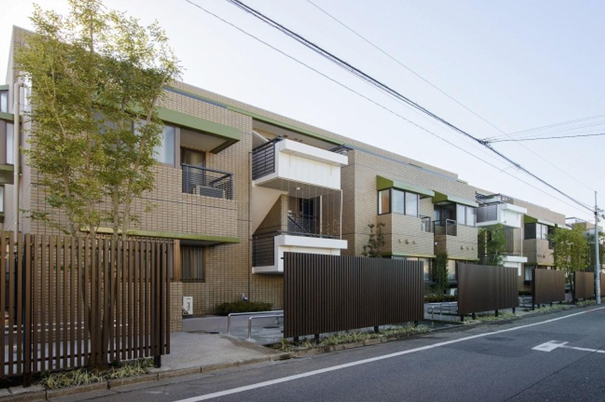 世田谷区等々力の売買物件/低層の雰囲気良いマンション外観