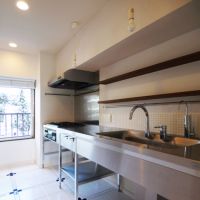 文京区白山の賃貸物件/窓からの見晴らしもよく、気持ちよく料理ができそう