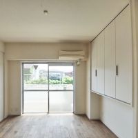 文京区白山の賃貸物件/寝室。エアコンや窓サッシはこの写真の状態から変わっており、新しくなっています