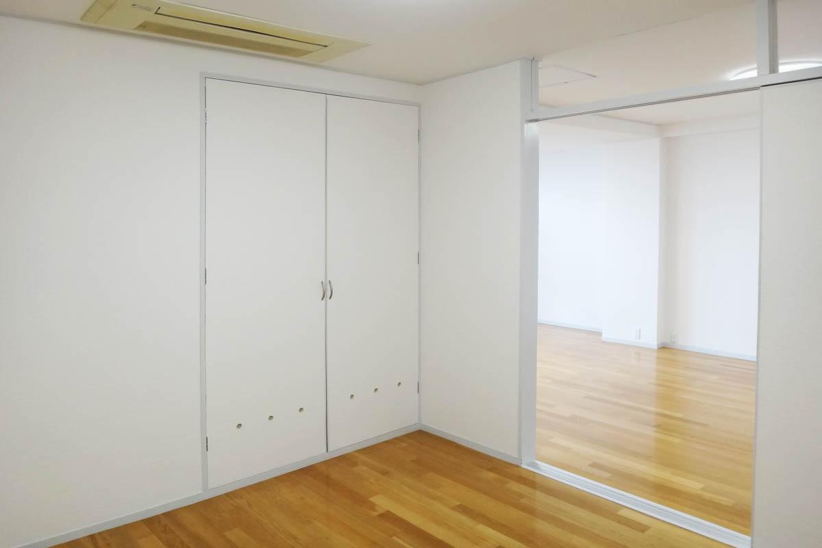 各部屋のエアコンは天井埋め込み型