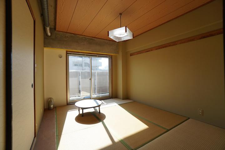 和室も部分的にコンクリートを見せ、他の部屋との統一感を出しています