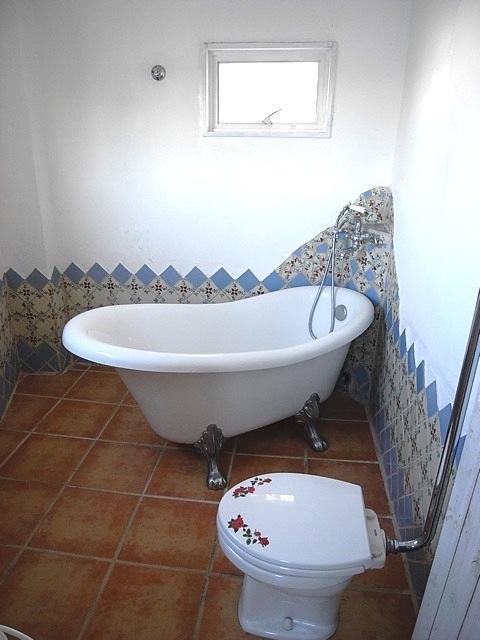 猫足のバスタブ!トイレは同室