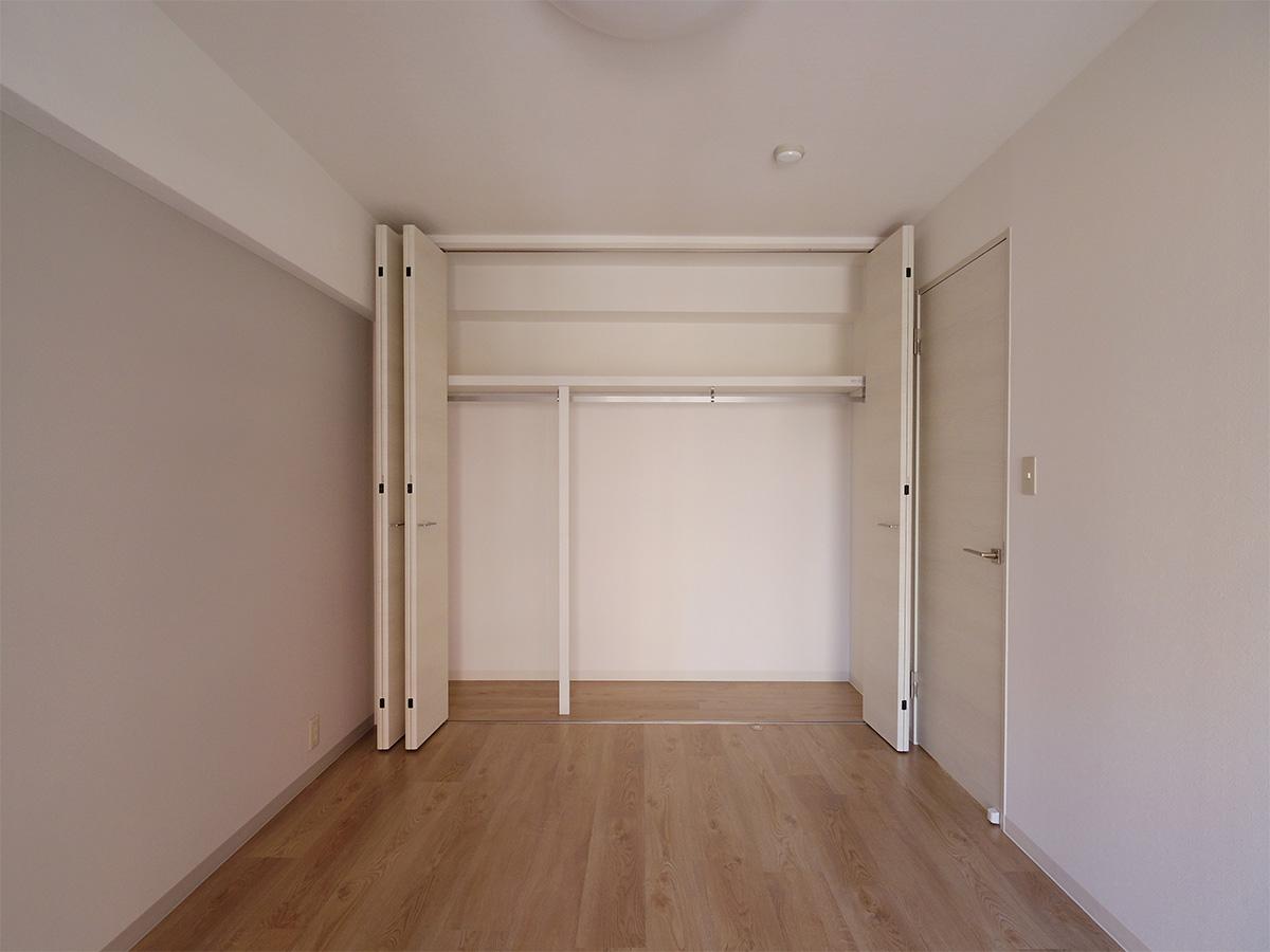 6畳の洋室(写真は4階のもの)
