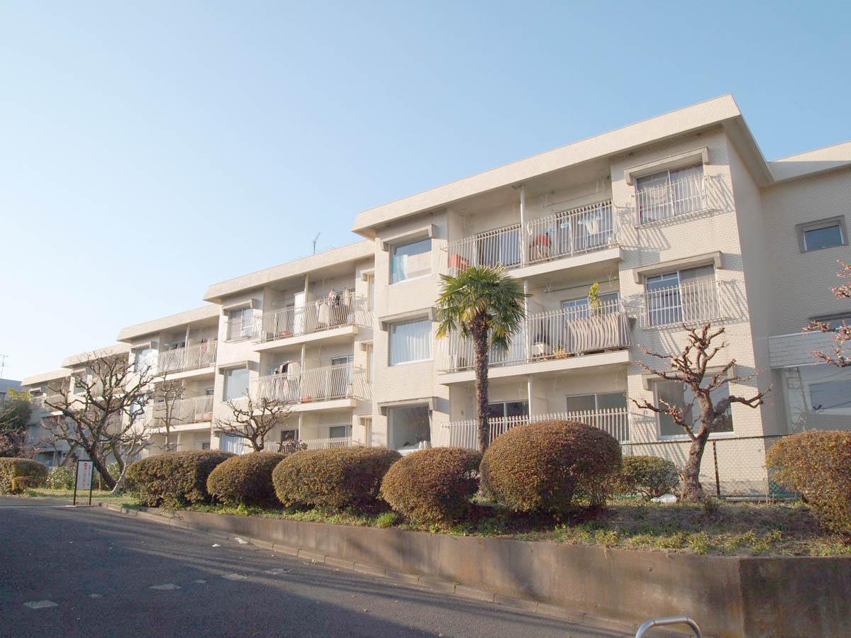 ポカポカとした日差しを浴びてなんとも気持ちよさそうな外観