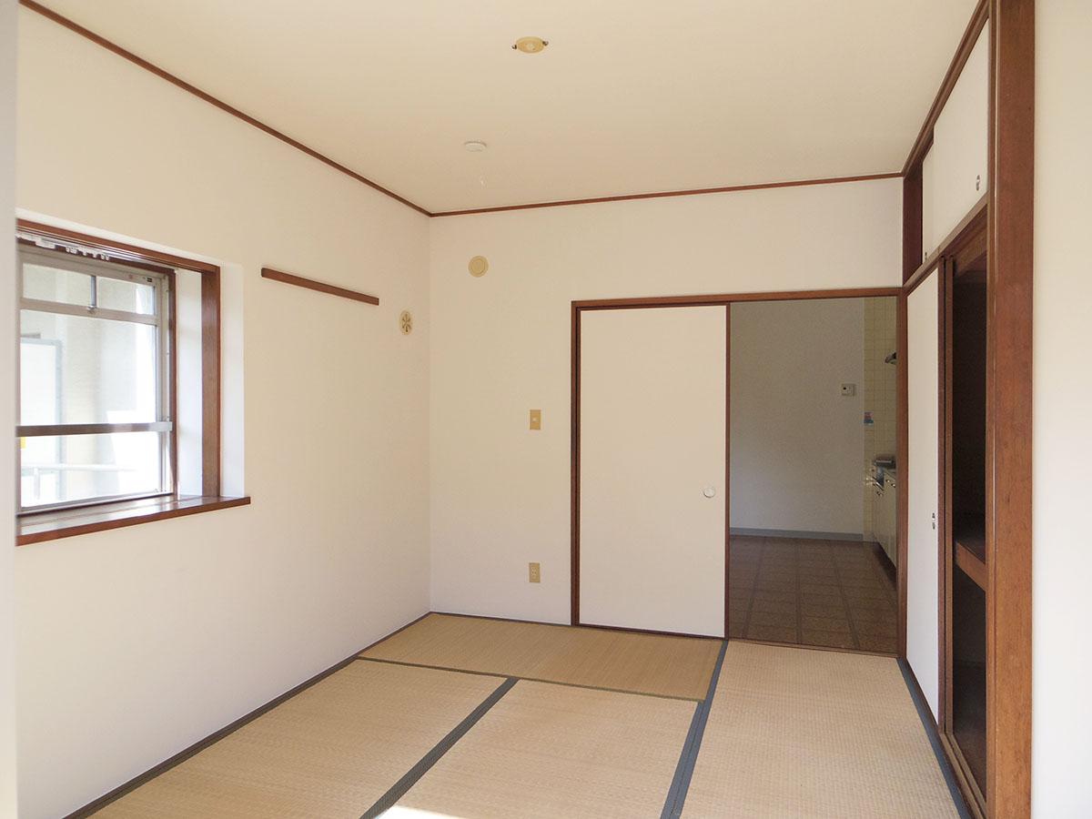 バルコニー側から見た和室