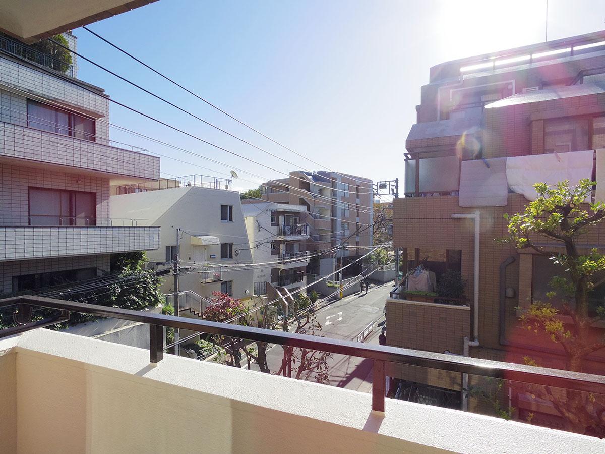 南向きバルコニーからの眺望。空が広い!