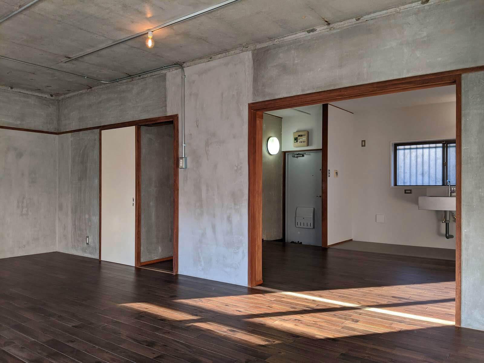 大田区大森中の賃貸物件/左官が施された壁により、ざっくりラフな雰囲気が