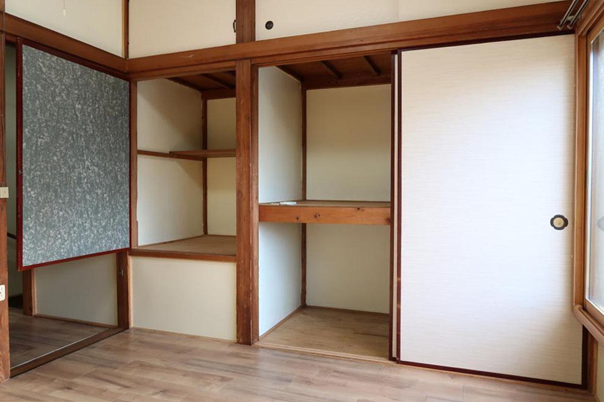 2階:押入れ収納あり