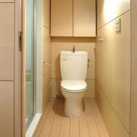 横浜市神奈川区大口通の賃貸物件/トイレは上部収納付き