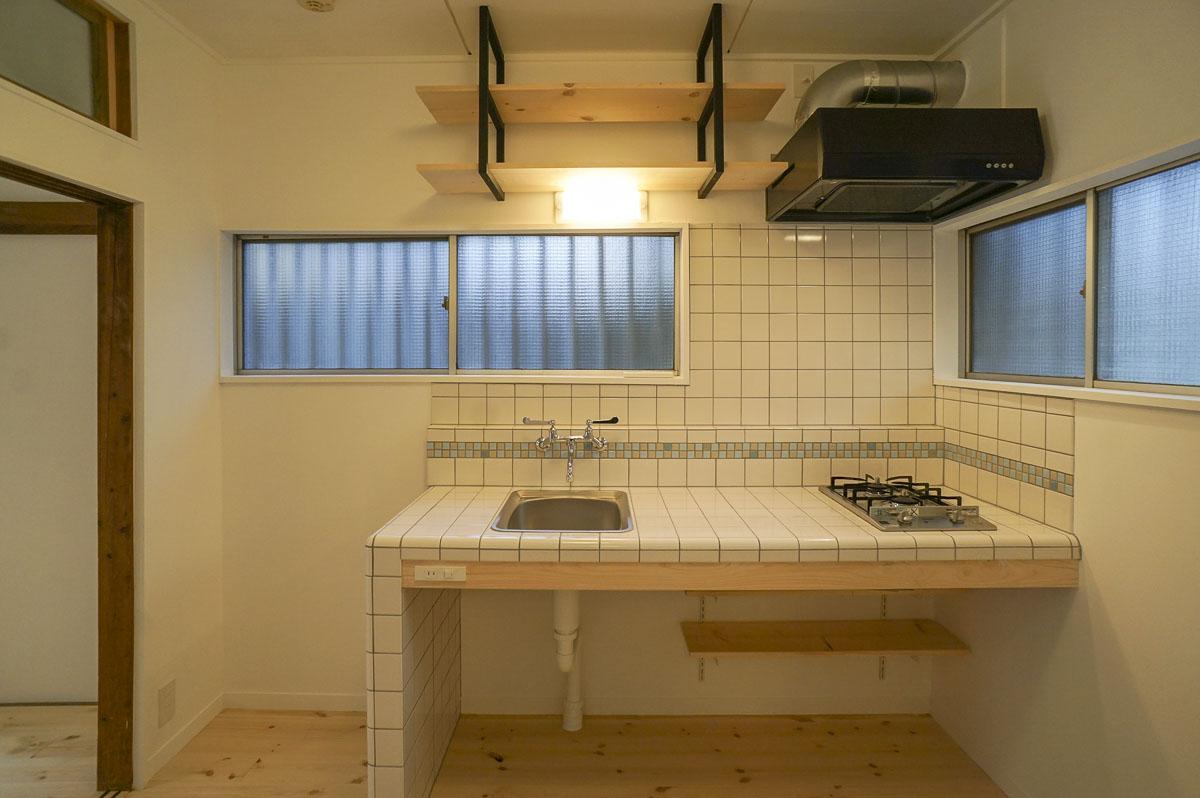 大田区南千束の賃貸物件/キッチンにも自然光が入ります