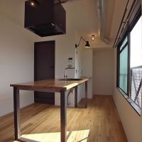 世田谷区若林の賃貸物件/キッチンの奥には冷蔵庫置き場。家電製品を置くスペースもある