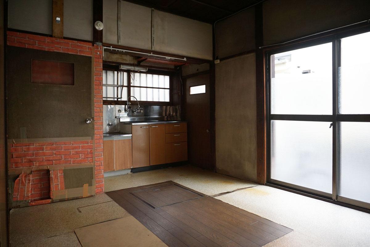 1階キッチン:サッシも古いので交換した方が良さそう