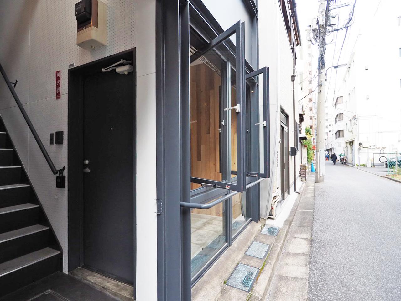 千代田区東神田の賃貸物件/窓は回転させて開ける