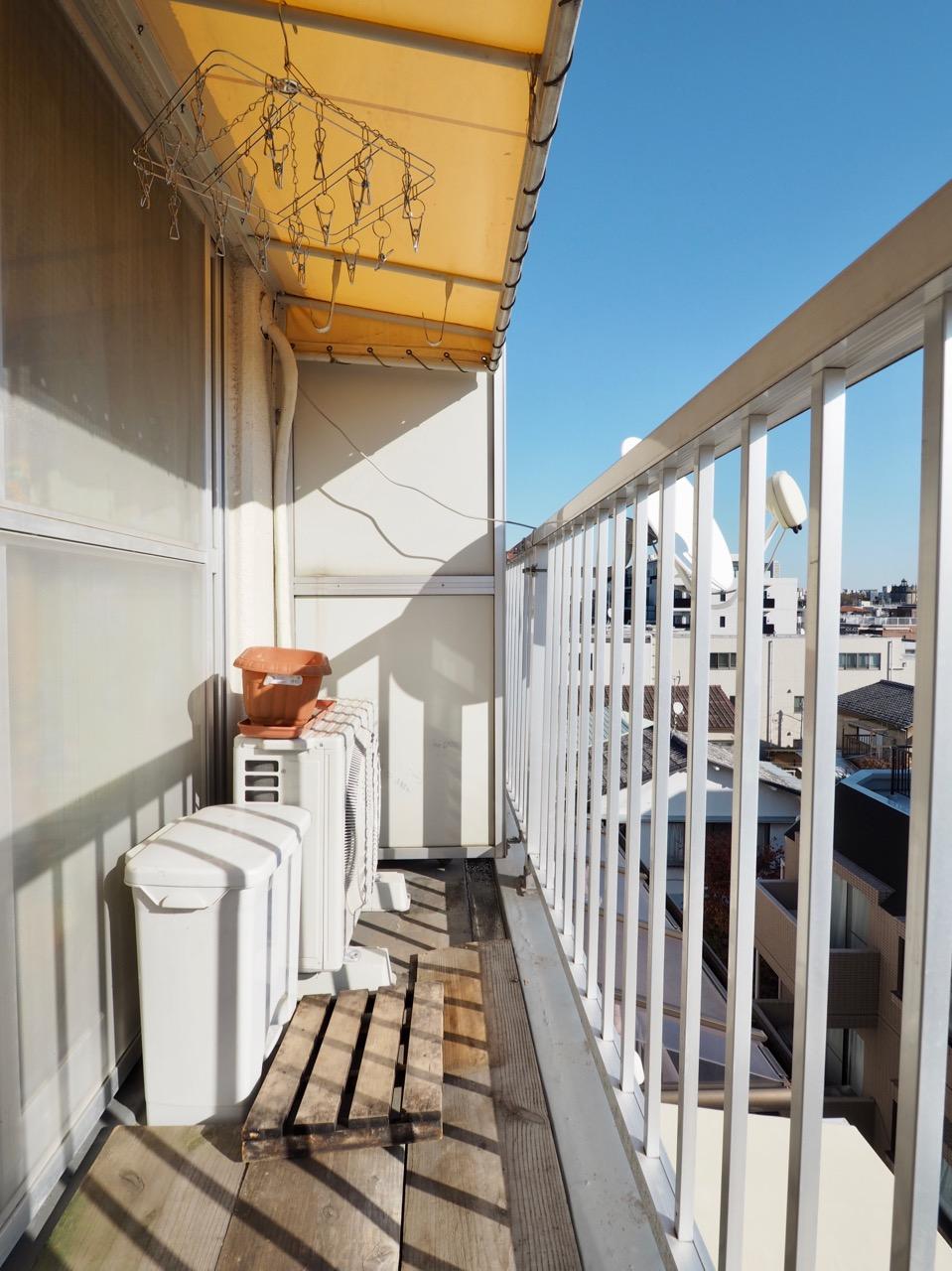 このバルコニーのテント、部屋の雰囲気にあっていていい