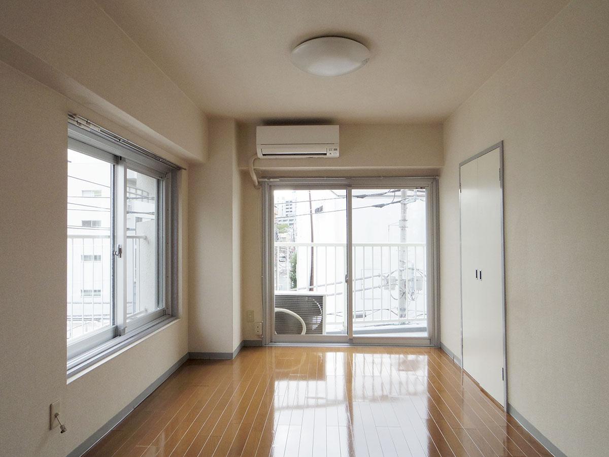 渋谷区千駄ヶ谷の賃貸物件/窓際にベッドを置けば、気持ち良い朝日で目覚めることができそう