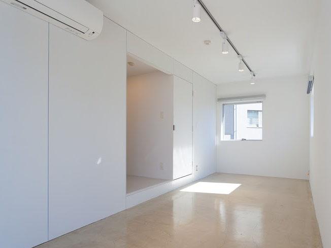 渋谷区上原の賃貸物件/凹凸がなく真っ白すっきりスタイリッシュな箱