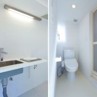 渋谷区上原の賃貸物件/キッチンはミニサイズ、トイレの奥にバスルーム