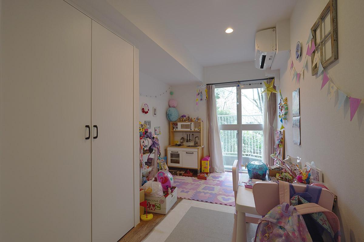 子供部屋として利用している寝室の窓からも緑