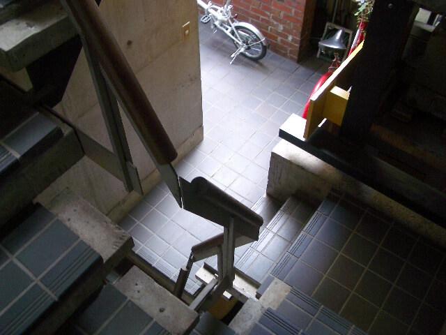 港区南青山の賃貸物件/共用階段