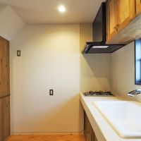 千代田区東神田の賃貸物件/モールテックスでつくられた天板の素材感がいい