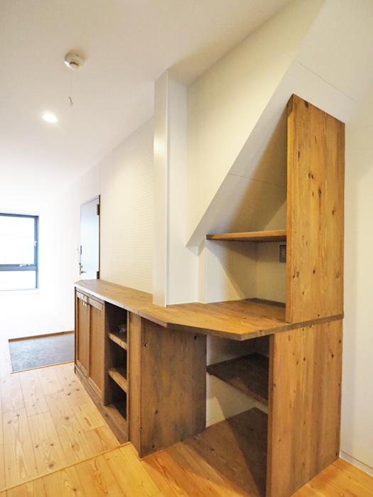千代田区東神田の賃貸物件/造作棚が細かくつくられていてキッチン回りの収納は充分かと