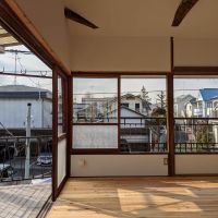 横浜市神奈川区六角橋の賃貸物件/気持ちよさと引き換えに、木サッシゆえの暑さ寒さは少々我慢！