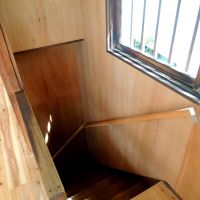 横浜市神奈川区六角橋の賃貸物件/階段を下りると