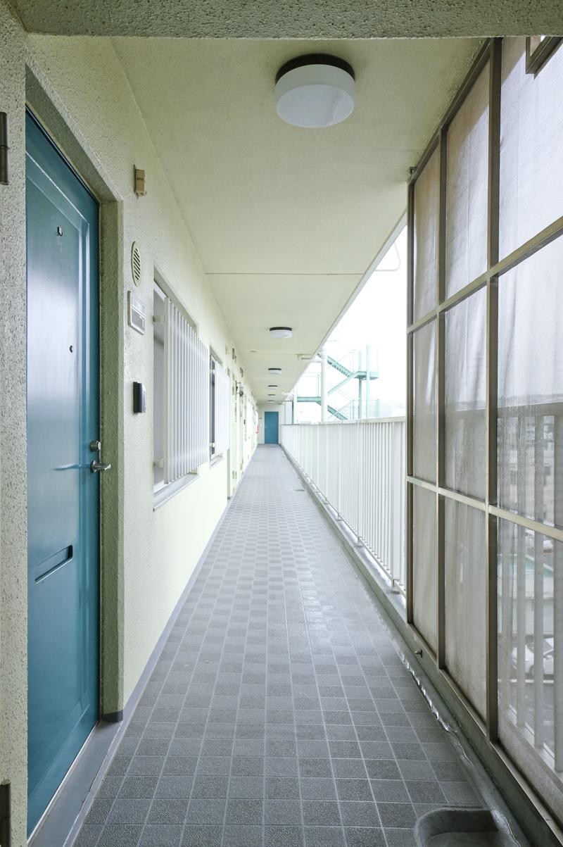 神奈川県横浜市旭区東希望ヶ丘の売買物件/特徴的なカラーリングの共用部（写真は前回募集時のもの）