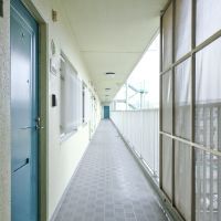 神奈川県横浜市旭区東希望ヶ丘の売買物件/特徴的なカラーリングの共用部（写真は前回募集時のもの）