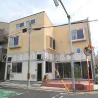 埼玉県戸田市下戸田の賃貸物件/長屋的アトリエ住居のいちばん左端の区画、入口の上部に看板出せます！