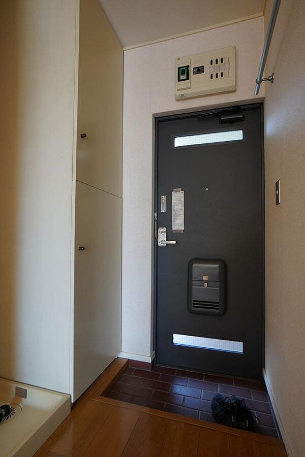 玄関。靴収納もあって、すっきり使えそう