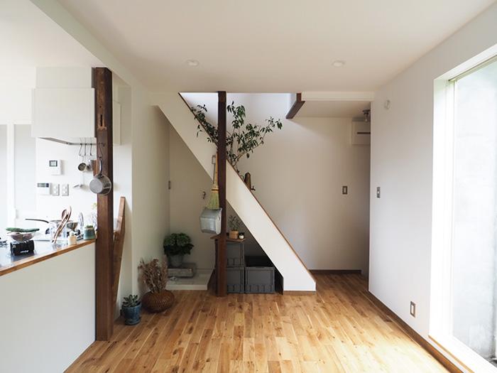 板橋区徳丸の賃貸物件/階段下に洗濯機置き場、脇に物などが置ける収納スペース