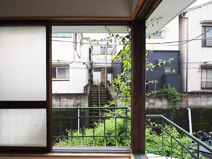 板橋区徳丸の賃貸物件/2階はレトロなサッシがアクセントで残っています