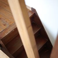 板橋区徳丸の賃貸物件/階段は味わいを残す