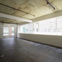 千代田区神田猿楽町の賃貸物件/ワイドな開口は幅7.6m（201号室）