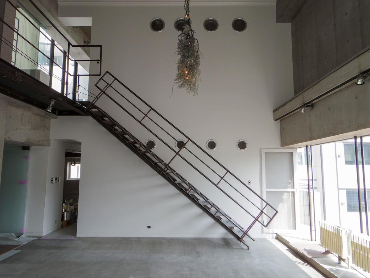 渋谷区恵比寿南の賃貸物件/無機質なギャラリーのような空間。これまで住居として使われていたというのだから驚き